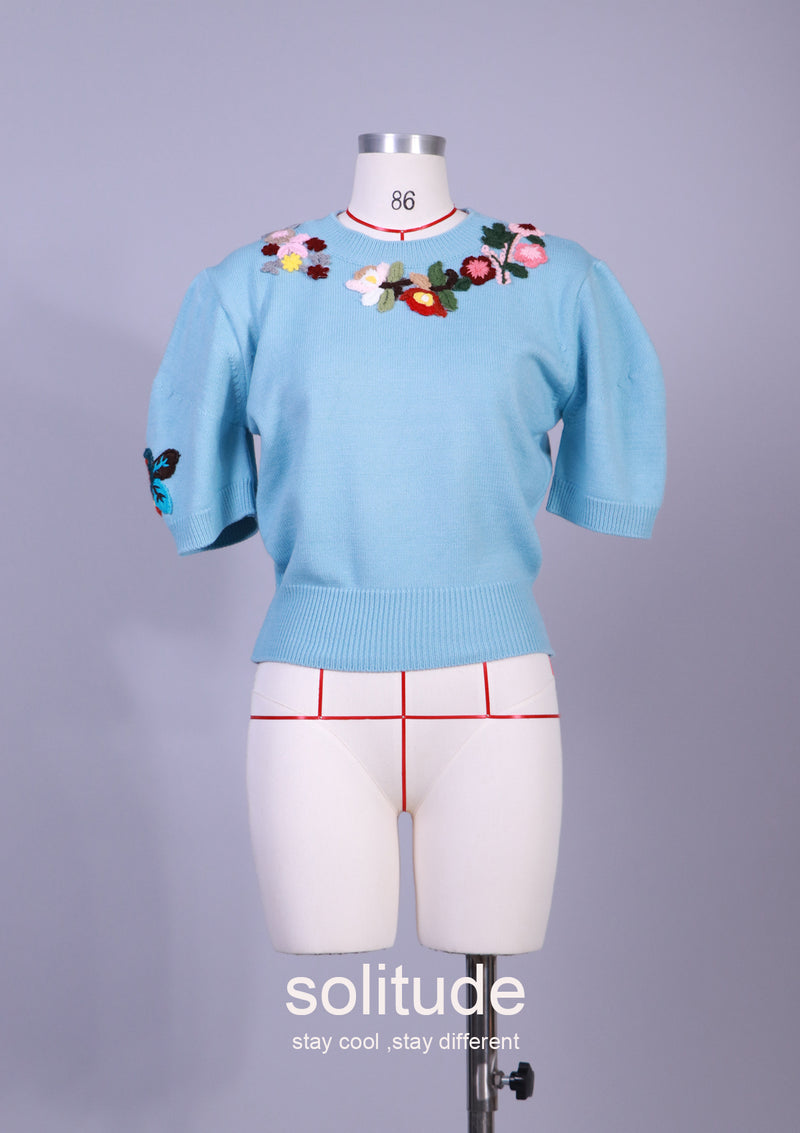 EMBROIDERED KNIT TOP