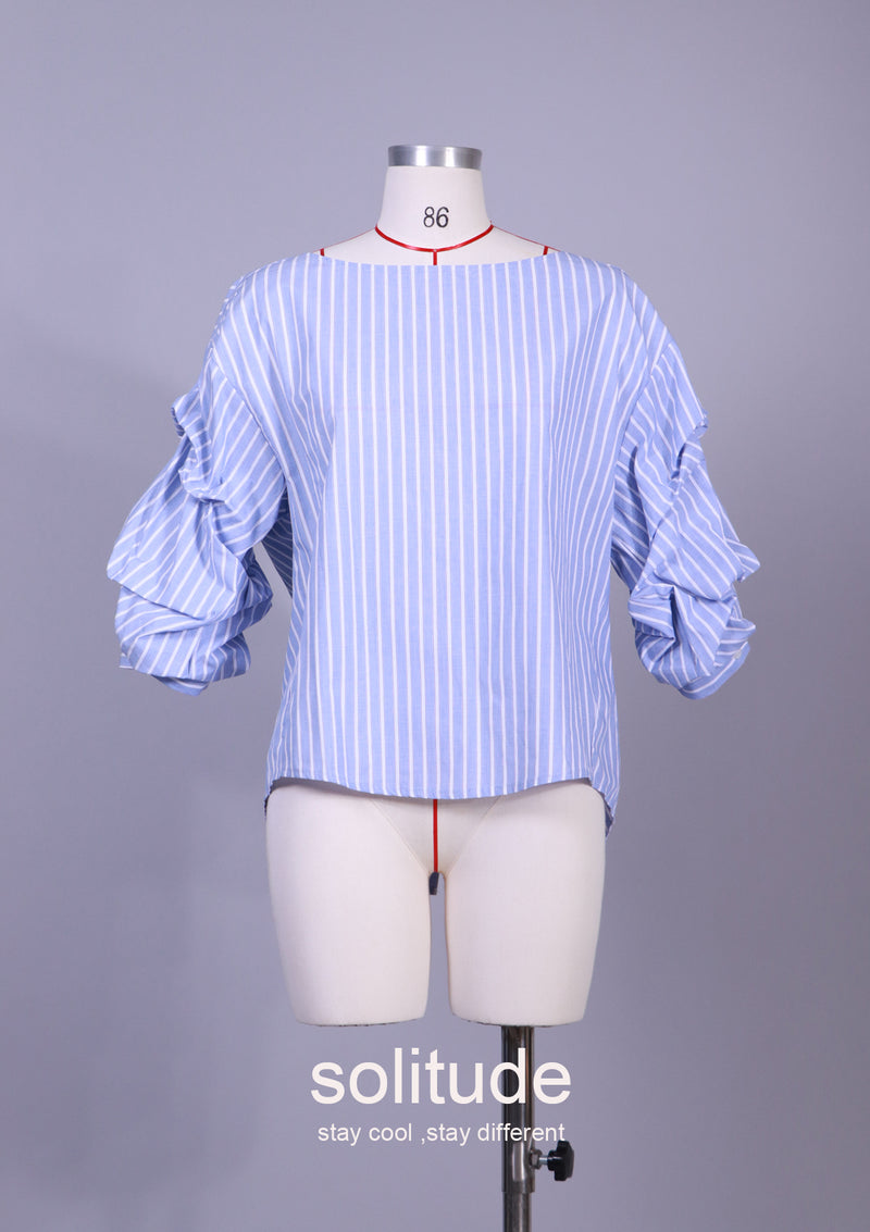 PUFF-SLEEVED TOP