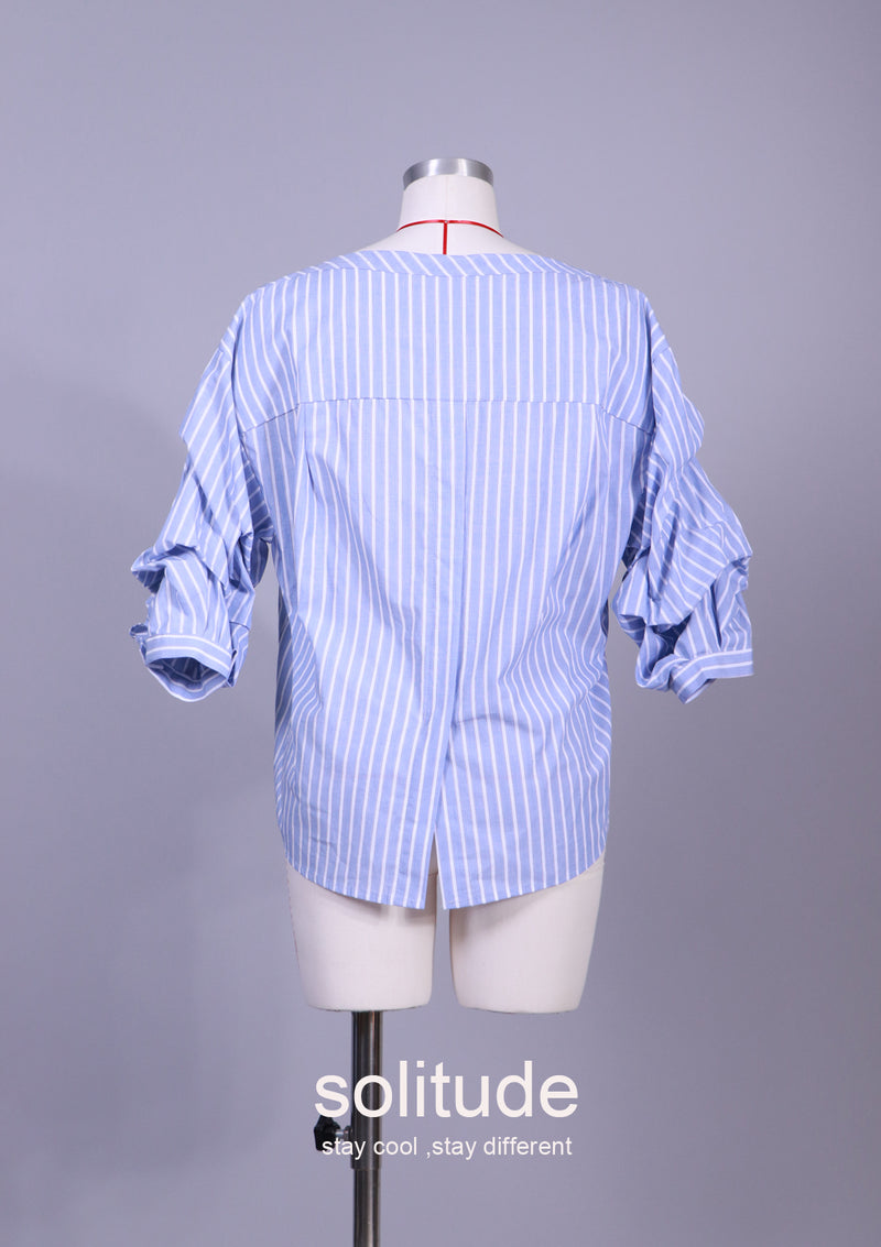 PUFF-SLEEVED TOP